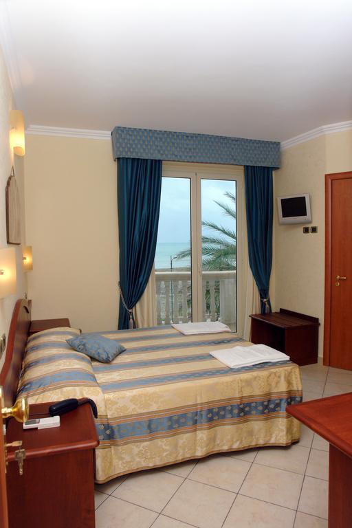 Cridda Hotel & Restaurant Gizzeria Phòng bức ảnh